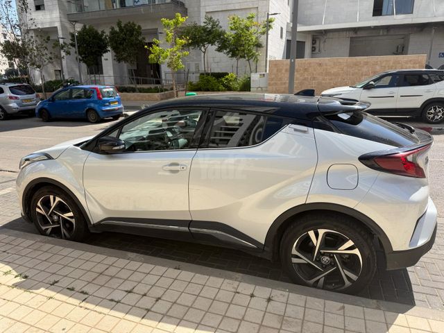 מודעת רכב טויוטה C-HR