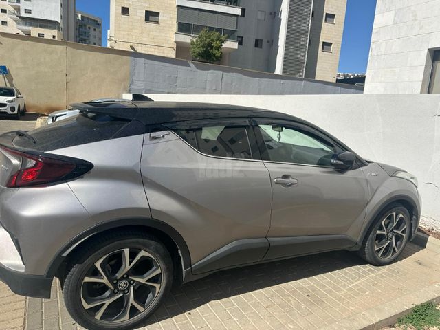 מודעת רכב טויוטה C-HR