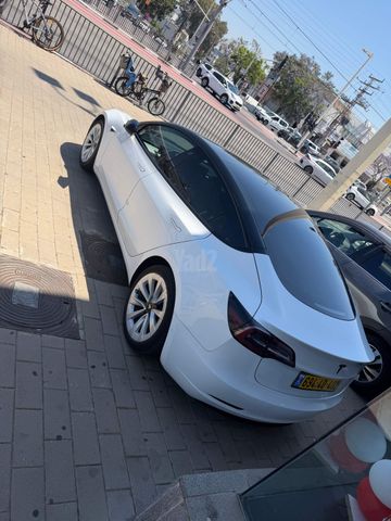 מודעת רכב טסלה מודל 3