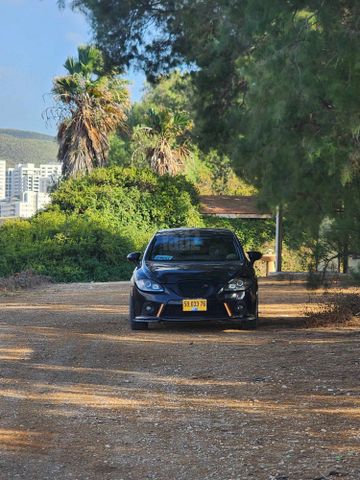 מודעת רכב סיאט לאון
