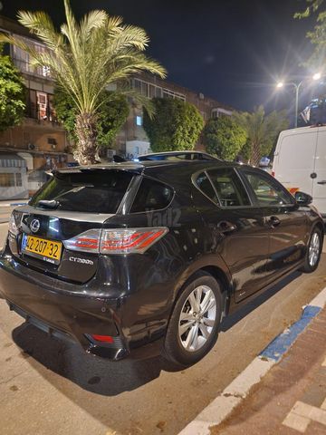 מודעת רכב לקסוס CT