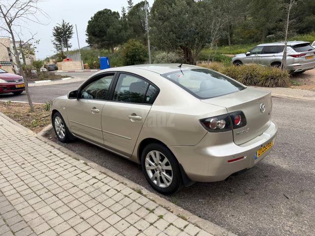 מודעת רכב מאזדה 3