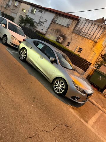 מודעת רכב מאזדה 3