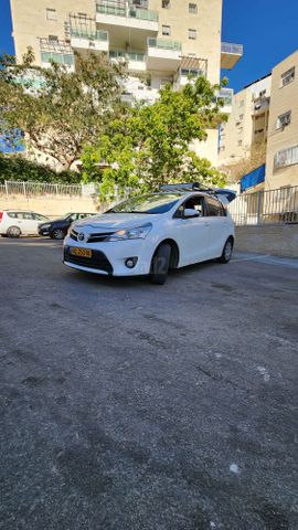 מודעת רכב טויוטה ורסו