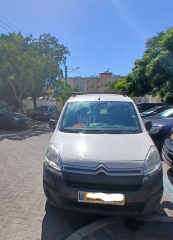 מודעת רכב סיטרואן ברלינגו