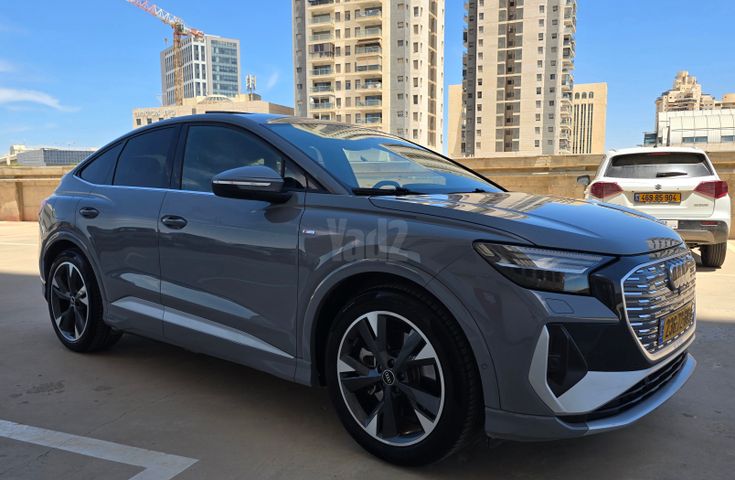 מודעת רכב אאודי Q4 e-tron 1
