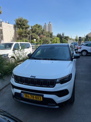 מודעת רכב ג'יפ קומפאס