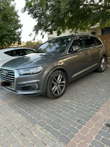 מודעת רכב אאודי Q7