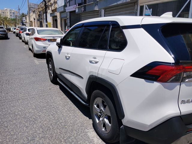מודעת רכב טויוטה RAV4