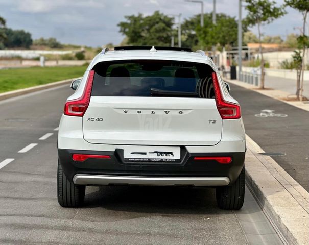 מודעת רכב וולוו XC40