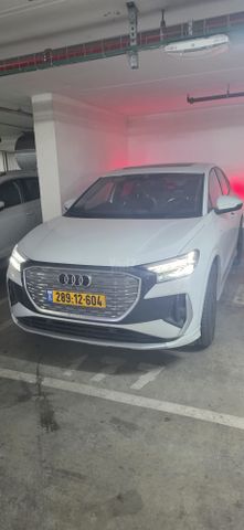 מודעת רכב אאודי Q4 e-tron
