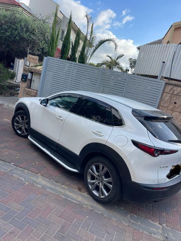 מודעת רכב מאזדה CX-30