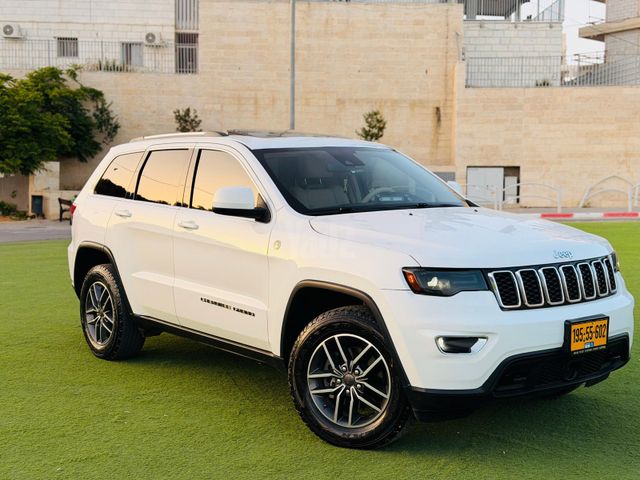מודעת רכב ג'יפ גרנד צ'ירוקי