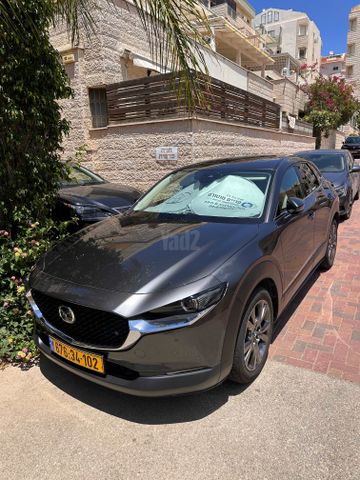 מודעת רכב מאזדה CX-30