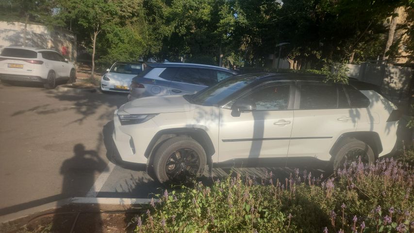 מודעת רכב טויוטה RAV4