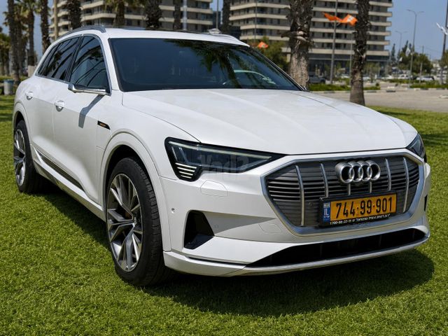 מודעת רכב אאודי E-tron