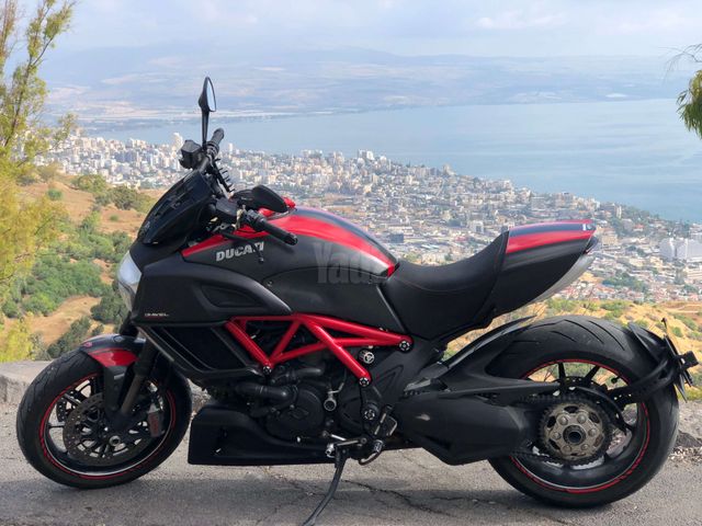 מודעת רכב דוקאטי דיאבל קרבון