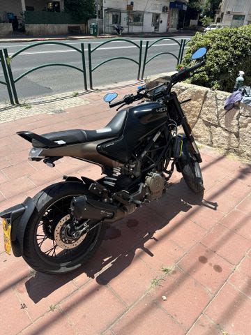 מודעת רכב הוסקוורנה SVARTPILEN 401