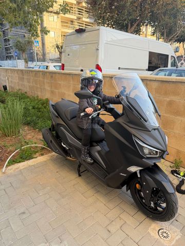 מודעת רכב סאן יאנג ג'וי-מקס Z-300