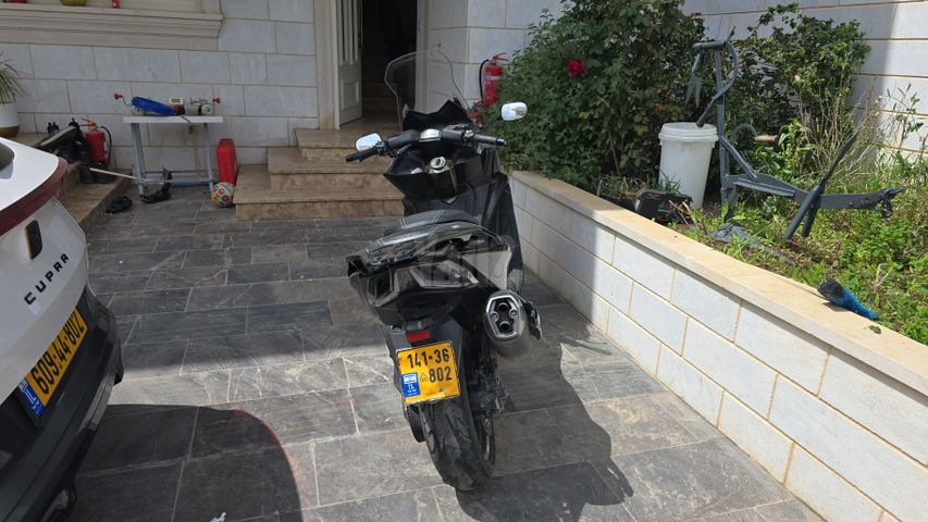 מודעת רכב קימקו AK 550
