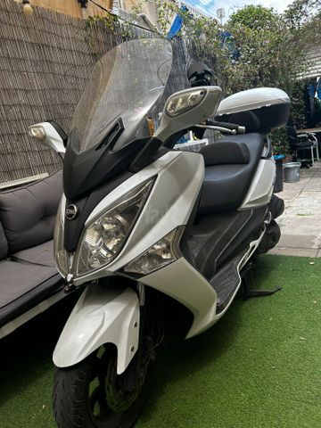 מודעת רכב סאן יאנג ג'וי-מקס 250
