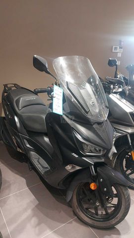 מודעת רכב סאן יאנג ג'וי-מקס Z-300
