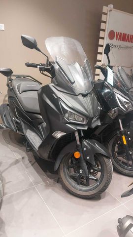 מודעת רכב סאן יאנג ג'וי-מקס Z-250