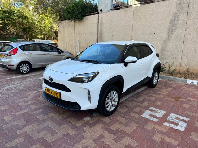 מודעת רכב טויוטה יאריס קרוס
