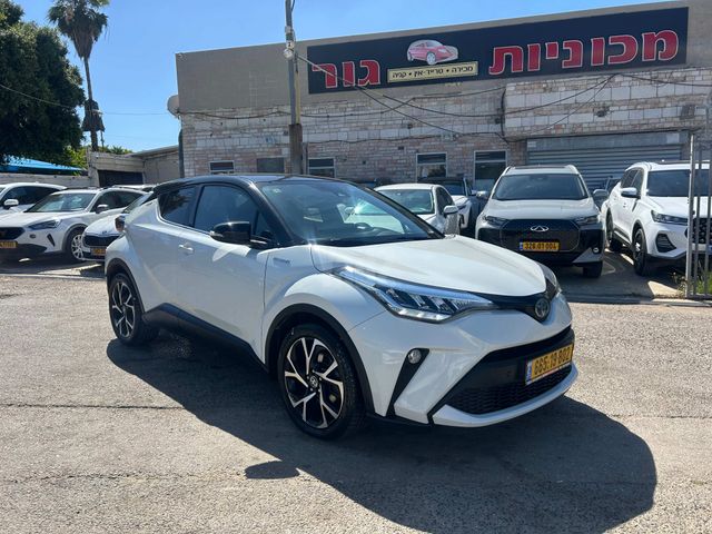 מודעת רכב טויוטה C-HR