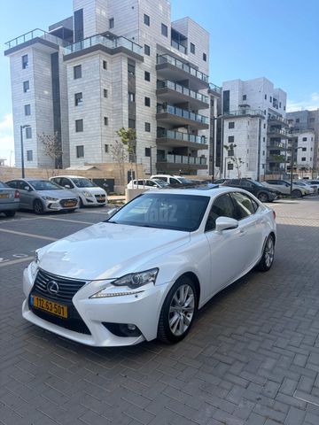 מודעת רכב לקסוס IS