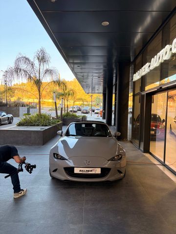 מודעת רכב מאזדה MX-5