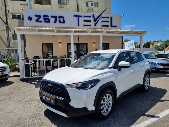 מודעת רכב טויוטה קורולה קרוס 1