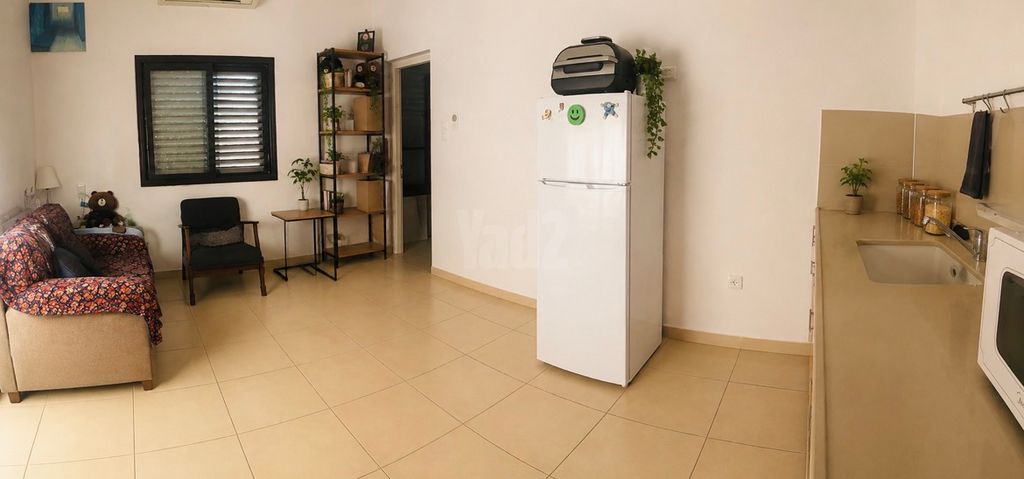 דרך יד לבנים 72