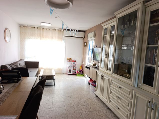 דרך מנחם בגין 14