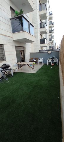 שרה אהרונסון 25