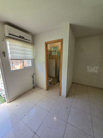 תמונה 3 של דירת 1.5 חדרים להשכרה בנתניה