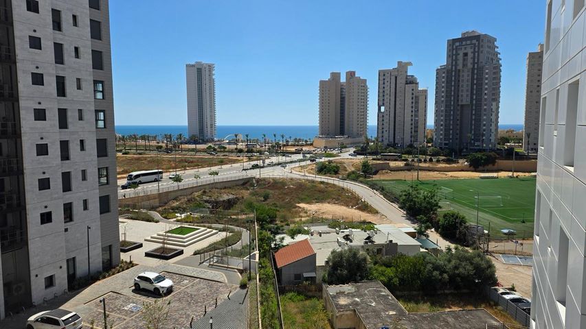 מודעת נכס, אמנון ליפקין שחק, נוף הטיילת, נתניה