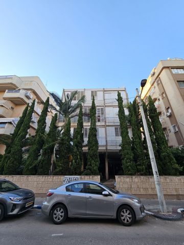 ארלוזורוב 4