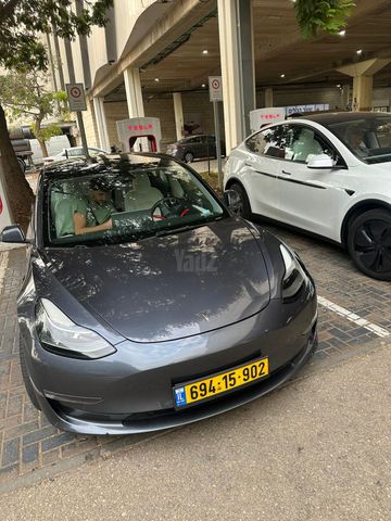 מודעת רכב טסלה מודל 3