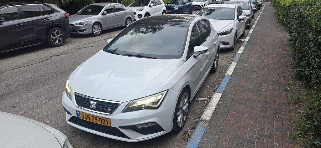 מודעת רכב סיאט לאון