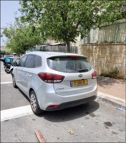 מודעת רכב קיה קארנס