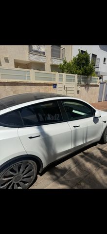 מודעת רכב טסלה מודל Y
