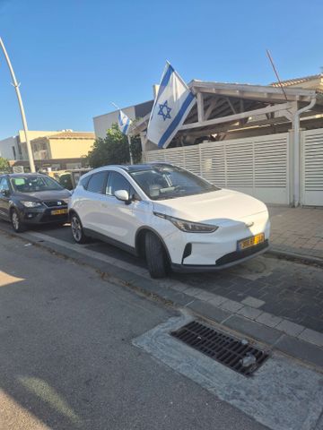 מודעת רכב ג׳ילי Geometry C