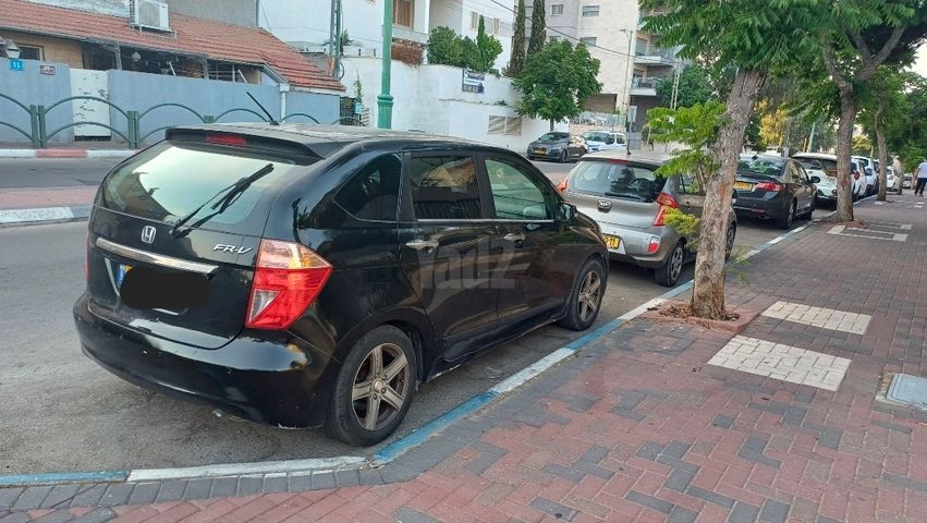 מודעת רכב הונדה FR-V