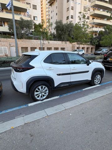 מודעת רכב טויוטה יאריס קרוס