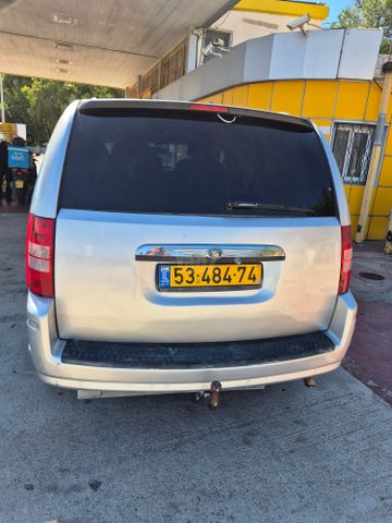 מודעת רכב קרייזלר גראנד וויאג'ר