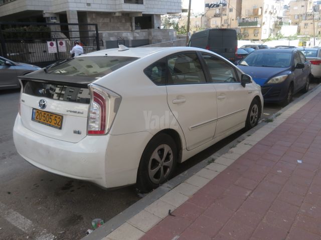 מודעת רכב טויוטה פריוס