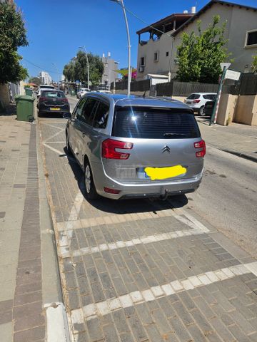 מודעת רכב סיטרואן C4 פיקאסו