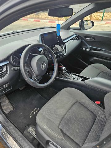 מודעת רכב טויוטה C-HR
