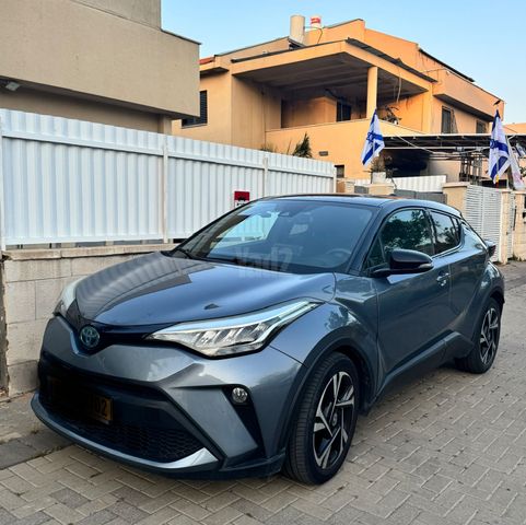 מודעת רכב טויוטה C-HR